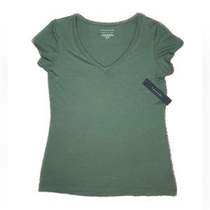 Green fitted tee